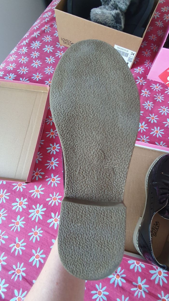 Derbys noires vernies avec étoiles dorées - Taille 35 - Lovely Skull - photo numéro 4