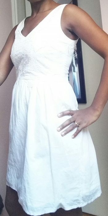 Robe blanche à broderies