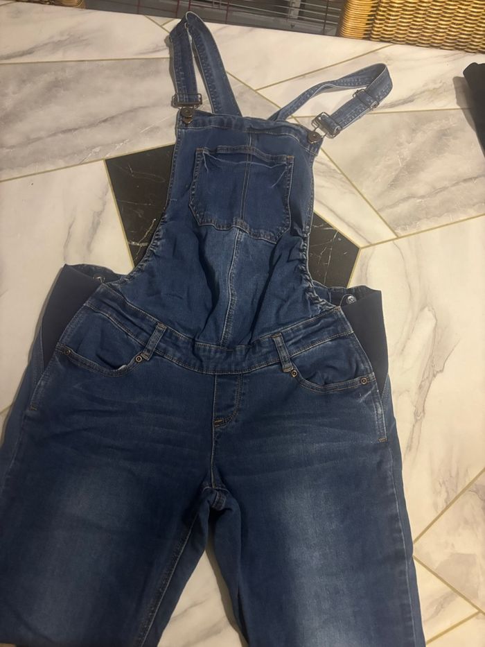 Salopette en jeans maternité