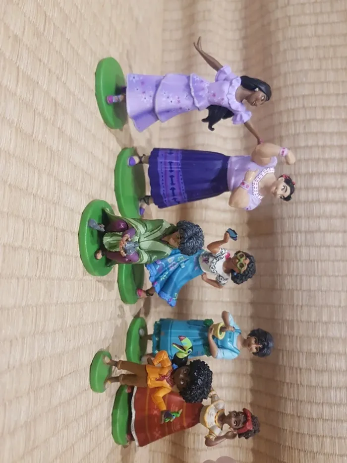 Lot de 9 figurines Encanto playset deluxe Disney Store - photo numéro 3