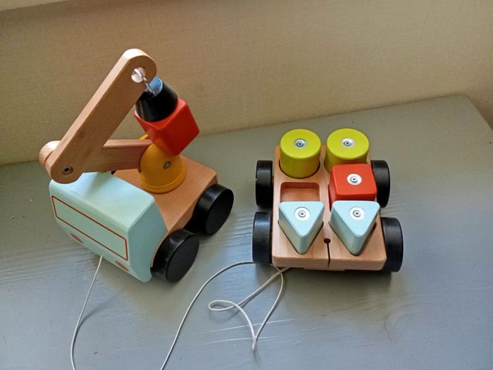 Camion et grue en bois - photo numéro 2