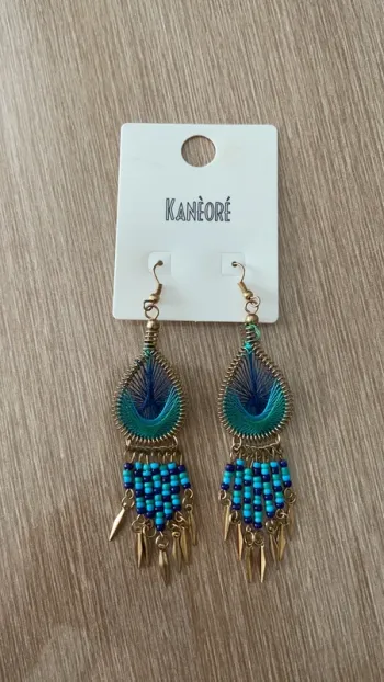 Boucle d’oreille bleue