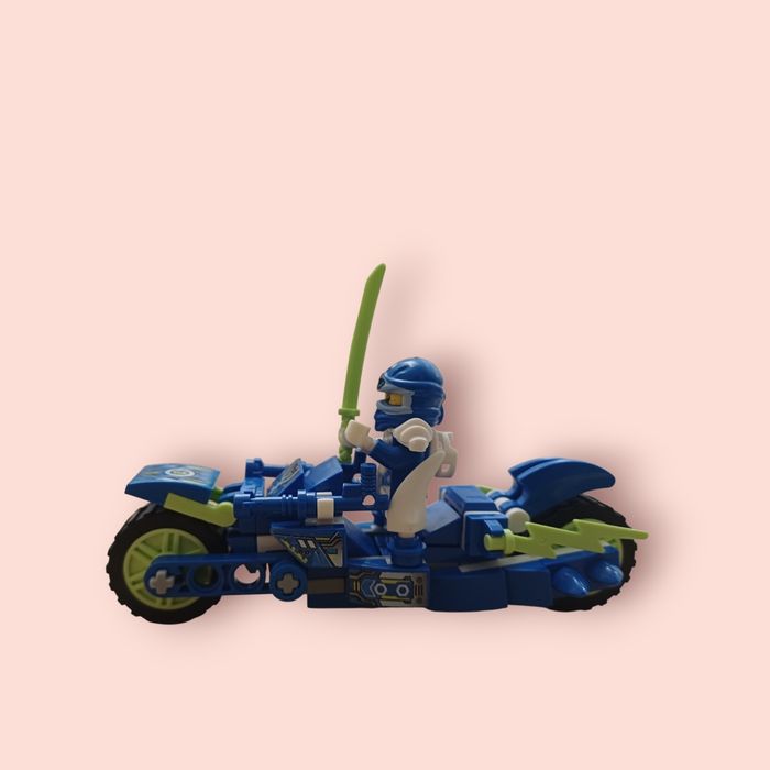 Figurines Custom Ensemble de 4 Figurines LEGO Ninjago et leurs Motos(Kai,Cole,Lloyd,Zane) - photo numéro 9