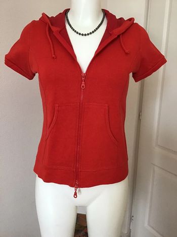 Gilet rouge à capuche taille 38/40