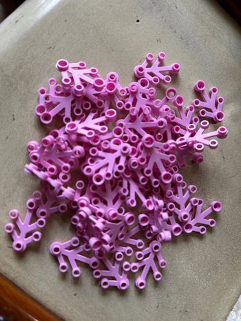 50 Plant Lego Leaves 4 x 3 ref 2423 Bright Pink
