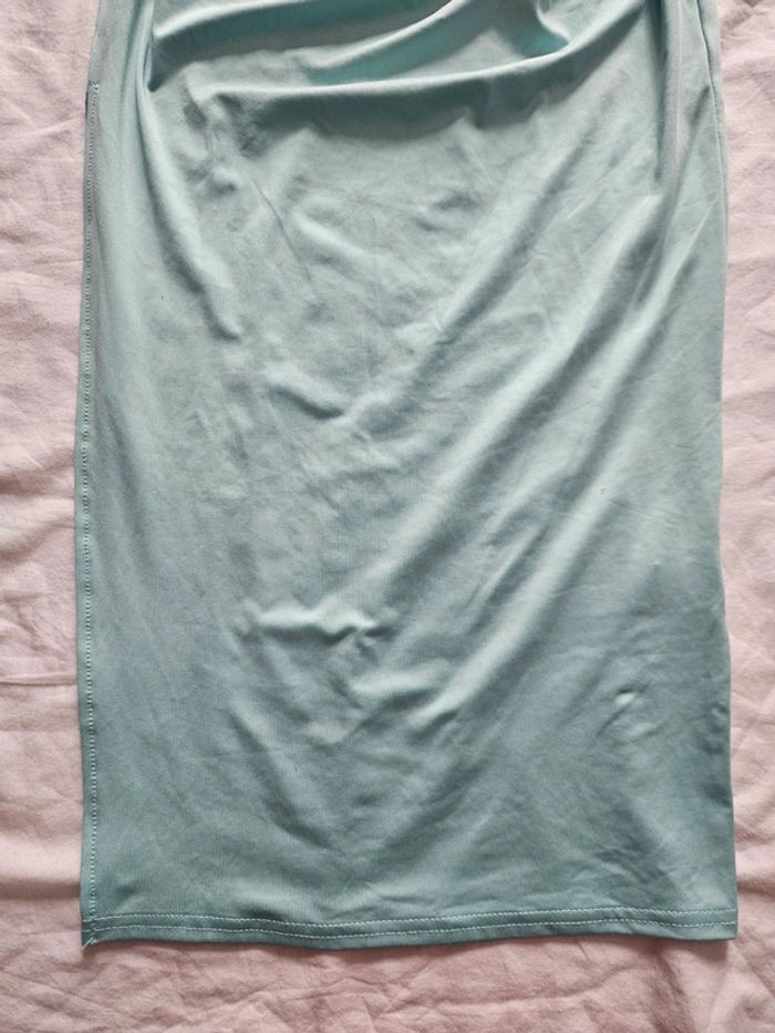 Robe dos nu - photo numéro 2