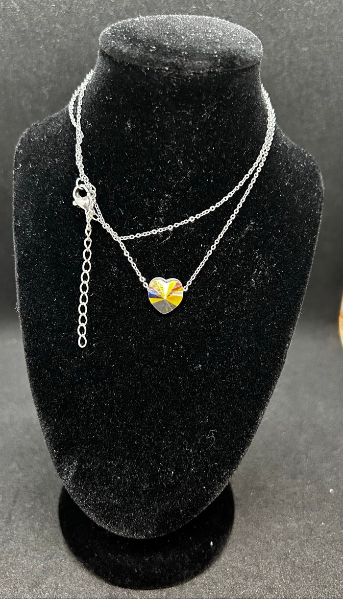 Collier cœur avec un reflet jaune à l’intérieur - photo numéro 2