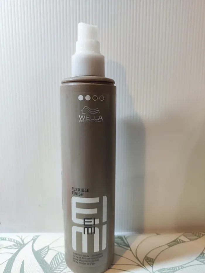 Wella eimi sprau de finition non aérosol 250 ml valeur 14€ sans bouchon