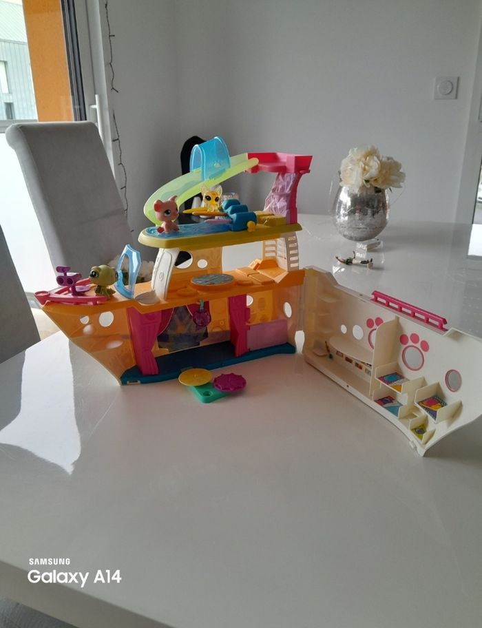 Bateau de croisière petshops