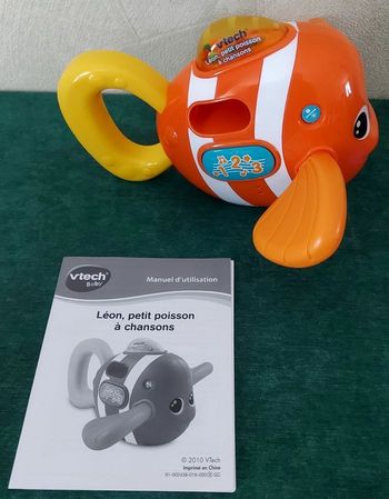 Jouet d'éveil pour le bain 6 mois et + "Léon le petit poisson"