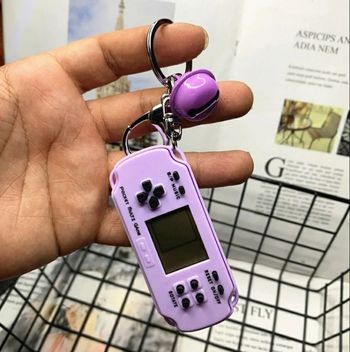 Console jouable avec plus de 20 jeux intégrés violet