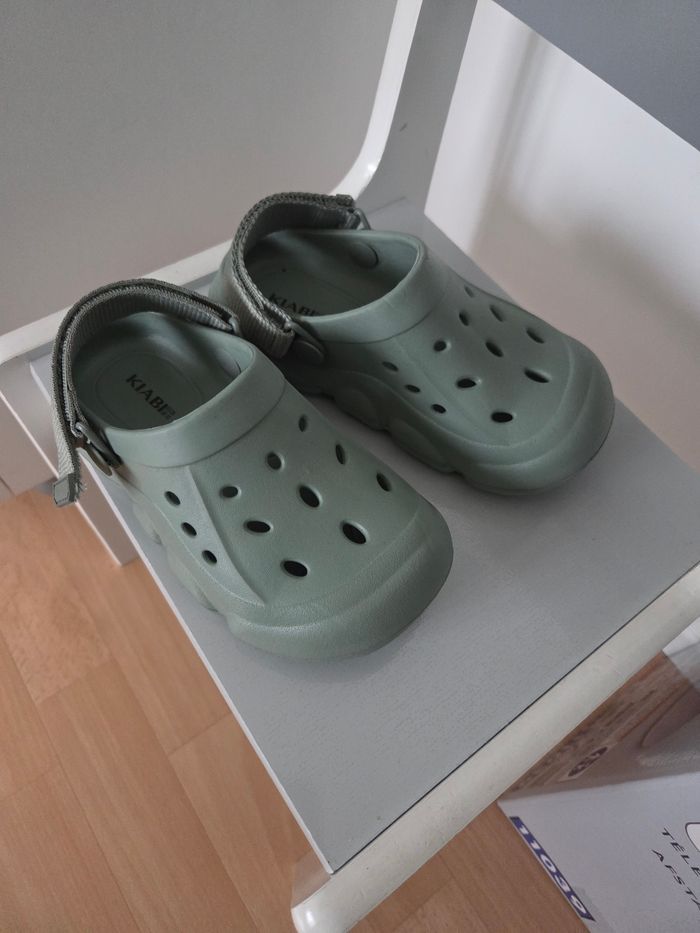Crocs enfant neuve - photo numéro 2