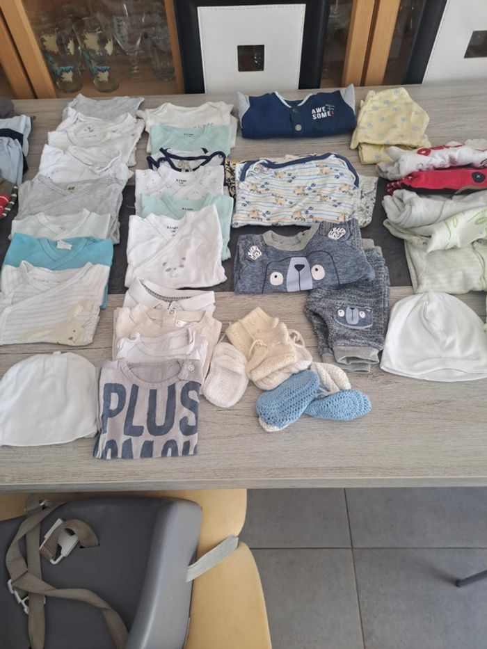 Gros lot bebe garcon 1 mois ( 45 vetements) - photo numéro 3