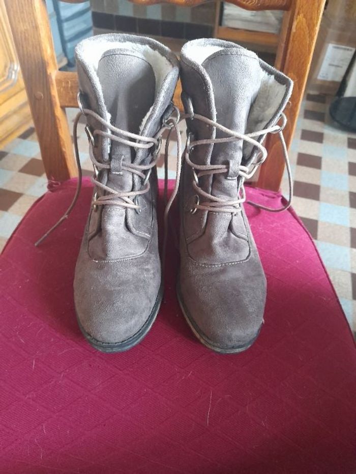 Paire de bottines marron en daim (suédine), entièrement fourrées, marque Esmara, pointure 38