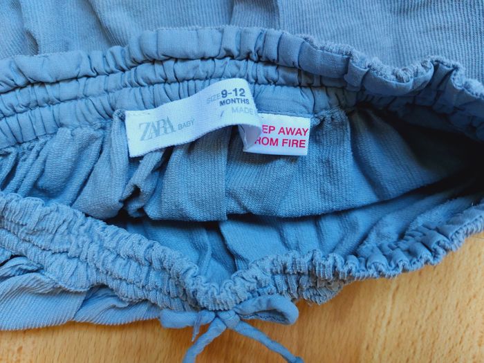 Lot 18 mois - 4 pièces pulls et jupe - 81cms - très bon état - photo numéro 5