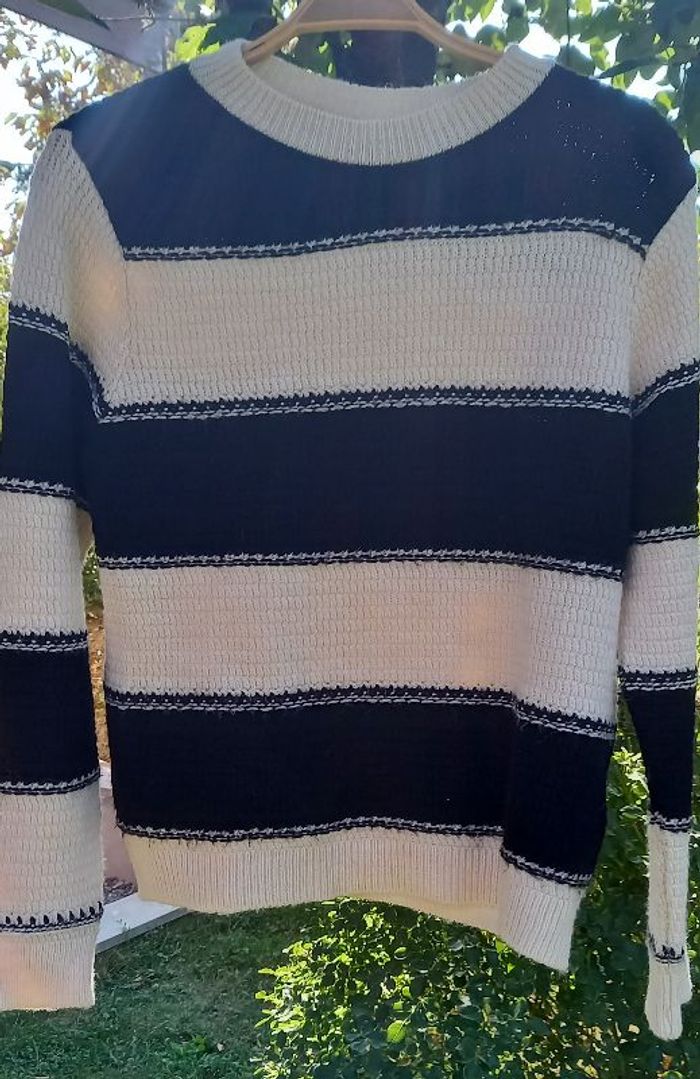 pull rayé noir et blanc