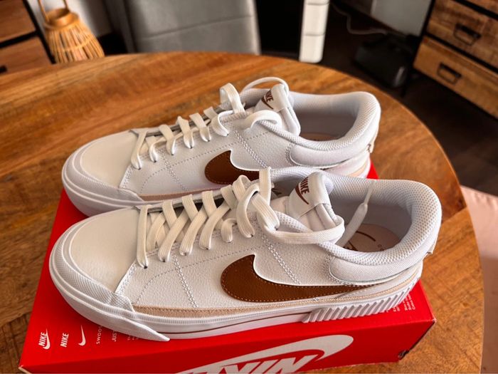 Baskets Nike P.42,5 Neuves - photo numéro 6