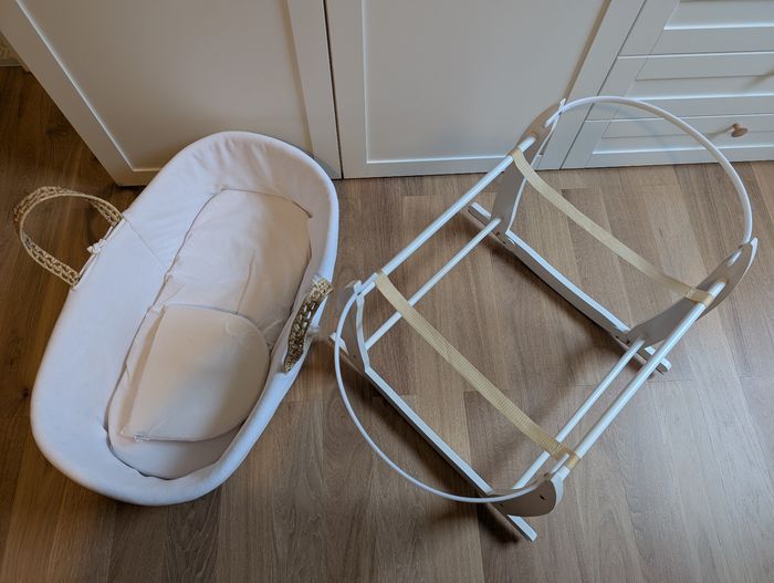 Couffin en coton bio Éveil & Nature + Support bois + 3 Alèses (Très bon état)
- photo numéro 4