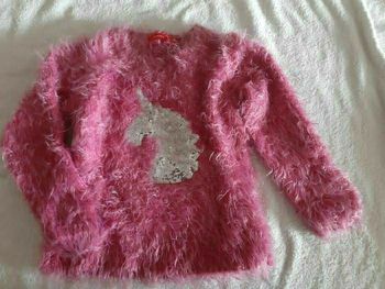 Pull motif licorne