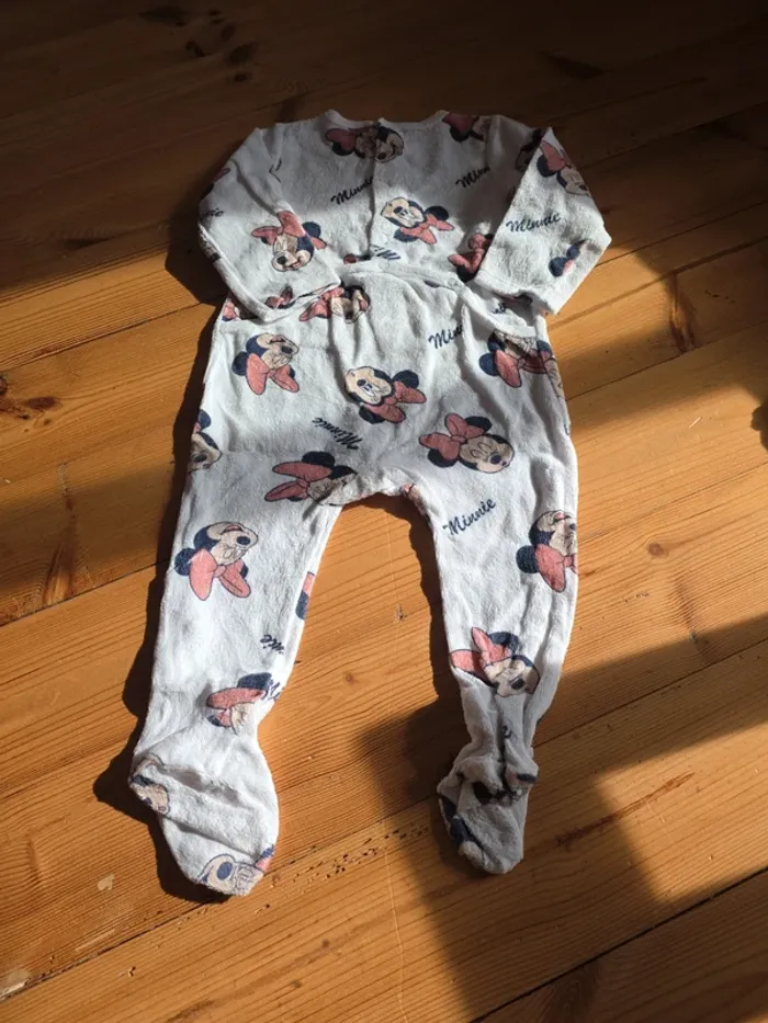 Lot de 3 pyjamas disney 12 mois. - photo numéro 3