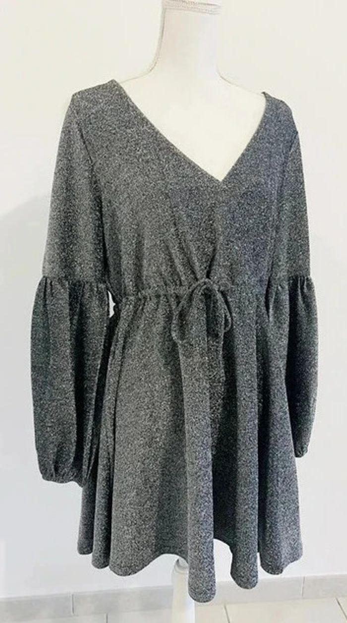 Robe noire brillantes manches resserrées - photo numéro 3