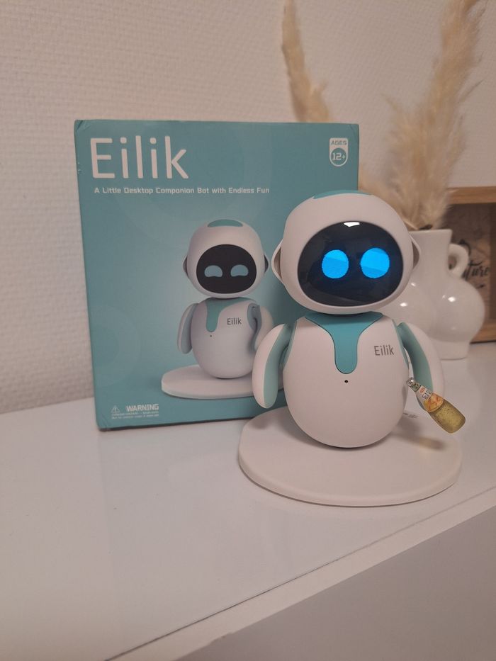 Mini robot de compagnie Eilik energize lab