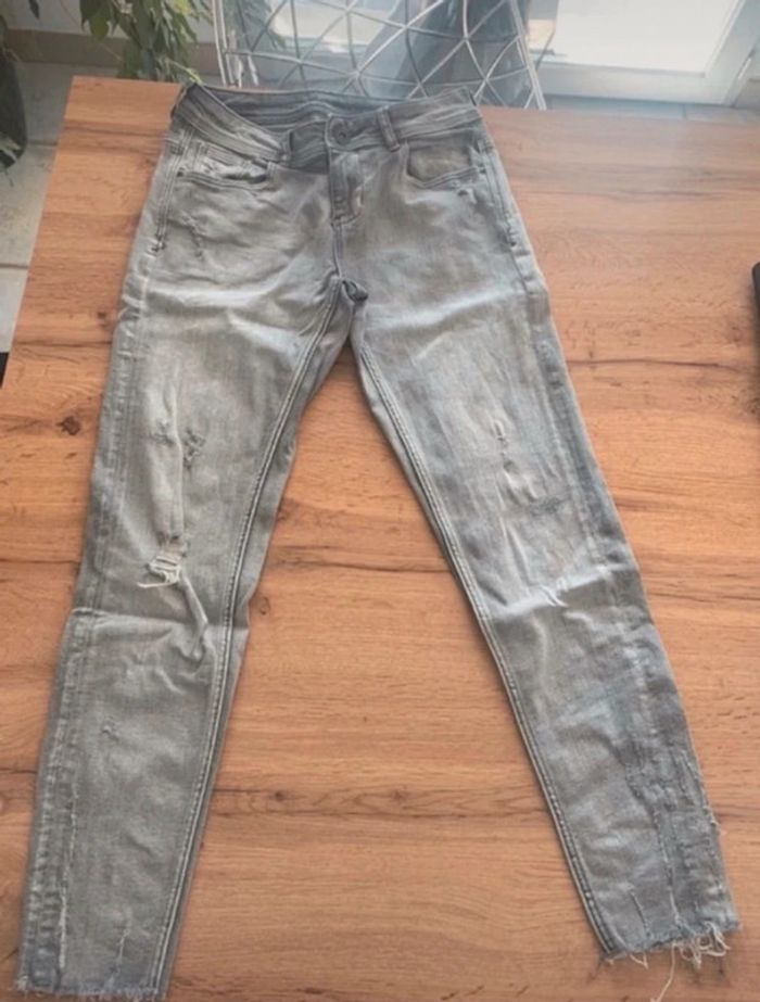 Jeans slim Gris effet usé Zara taille 36