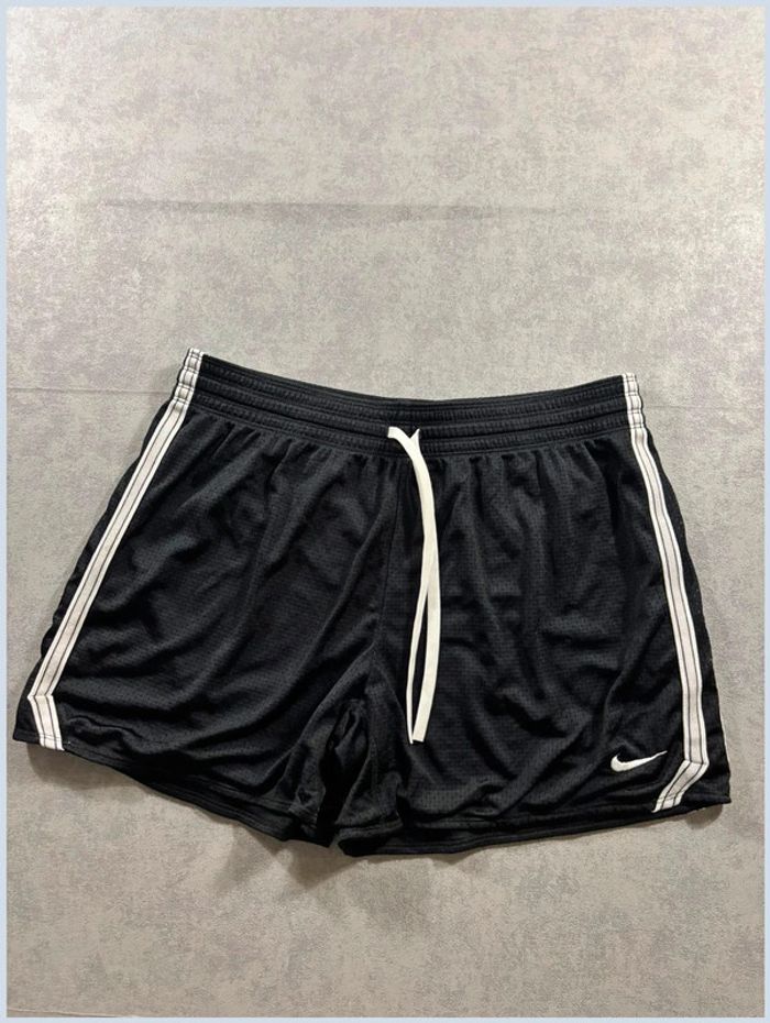 Short Nike Dri-Fit Noir logo brodé Blanc Taille L