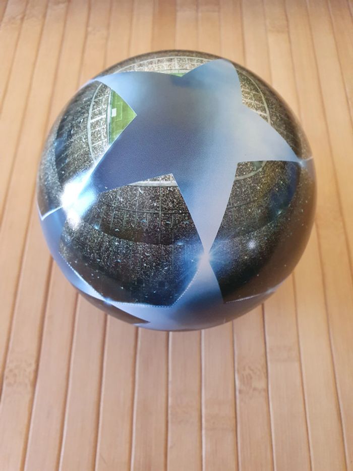 Boîte métal Topps "UEFA CL 2015/2016" Forme boule