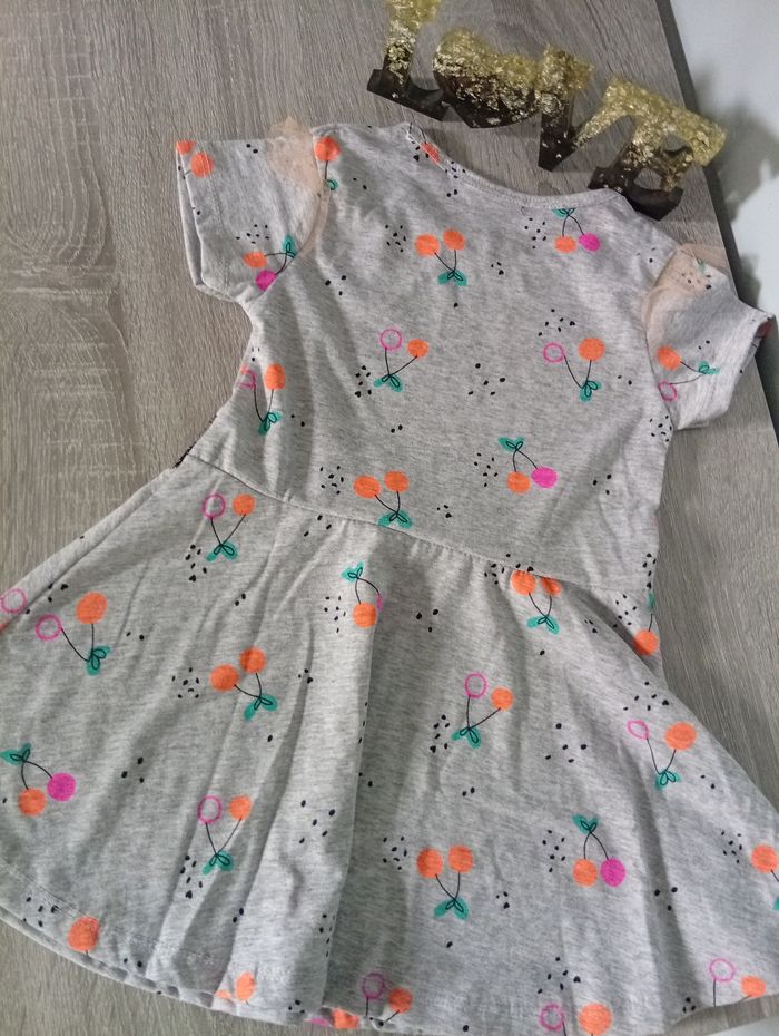 Jolie robe plus d' étiquette indiquant la taille correspond à un 12 mois - photo numéro 5