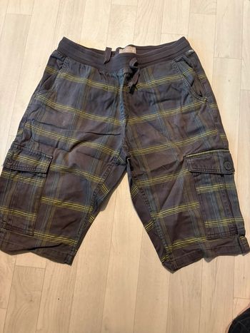 Short gemo taille S kaki à carreaux très bon état