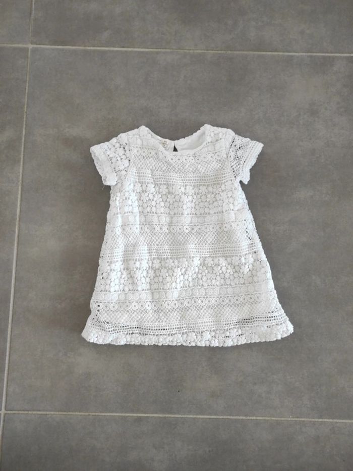 Robe 6/9 mois dentelle blanche