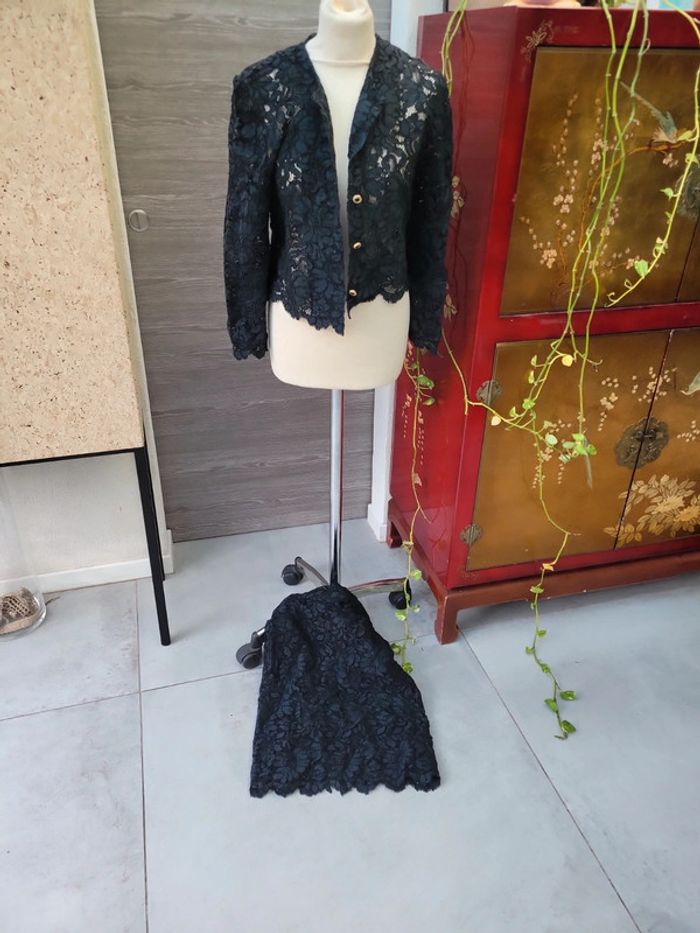 Tailleur avec jupe effet dentelle doublure taille 40