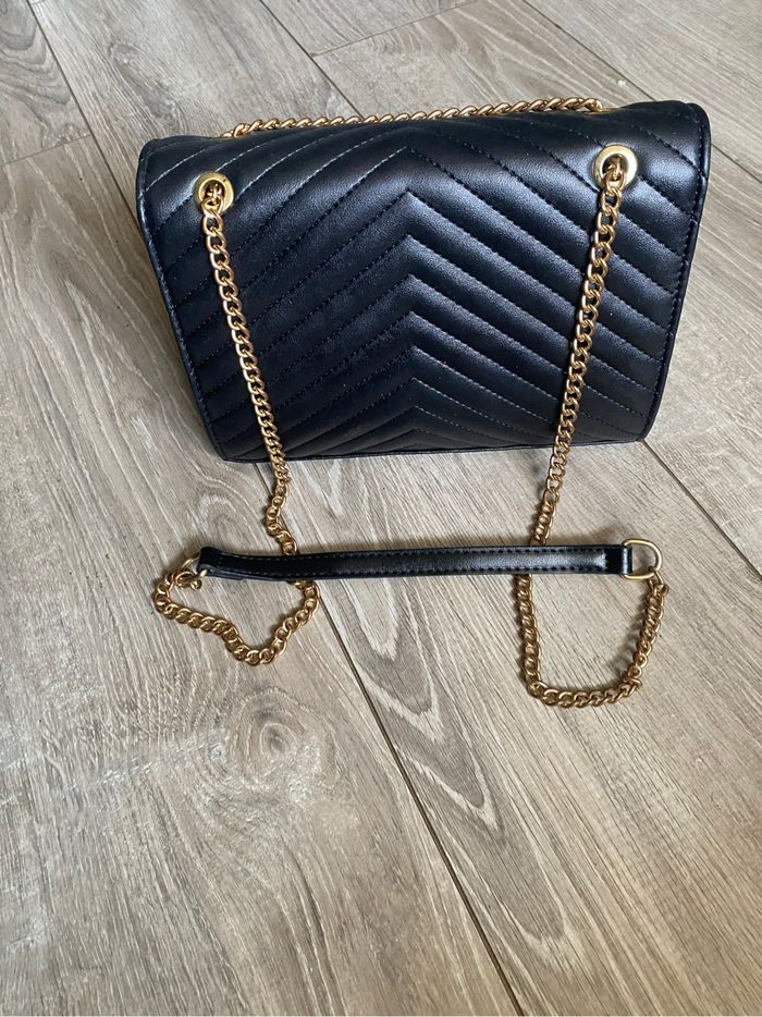 YVES Saint Laurent - photo numéro 2