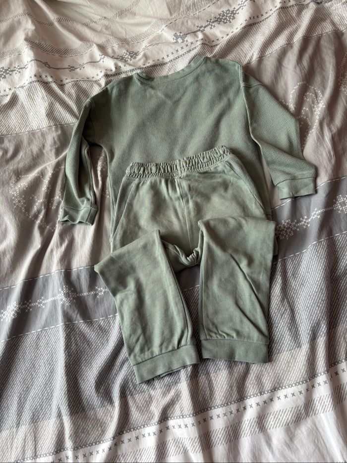 Ensemble de jogging - photo numéro 2