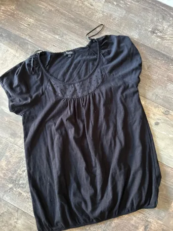 Tee shirt noir joli col