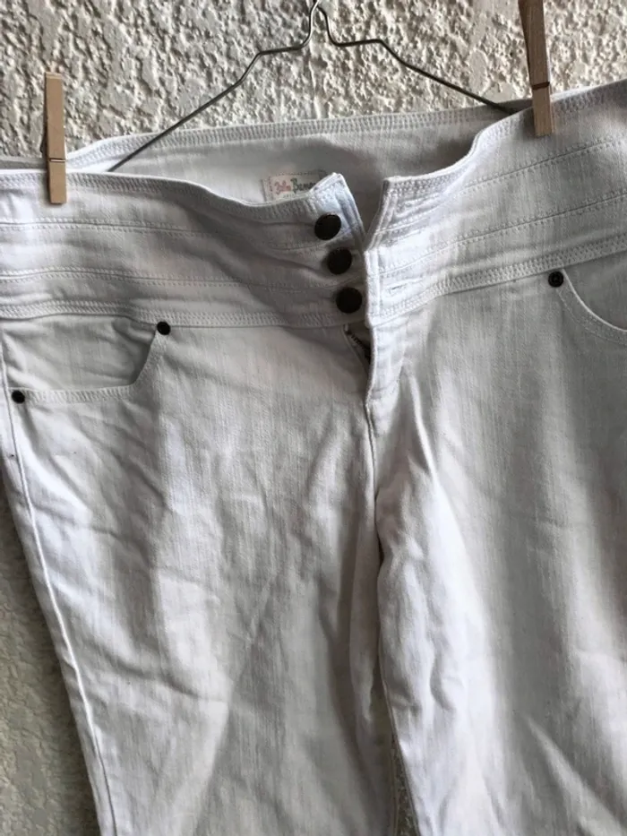 Jean blanc vintage à boutons t 46 - photo numéro 3