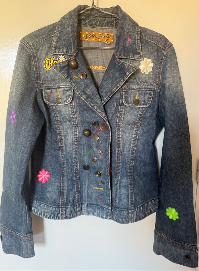Veste en jean customisée