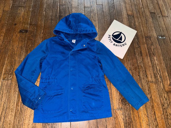 manteau léger Petit Bateau 10 ans très bon état (une mini trace sur la poche)
