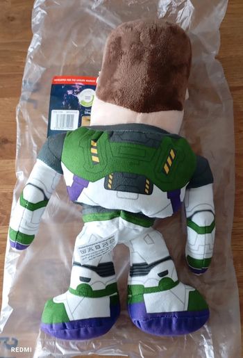 Peluche buzz avec étiquette