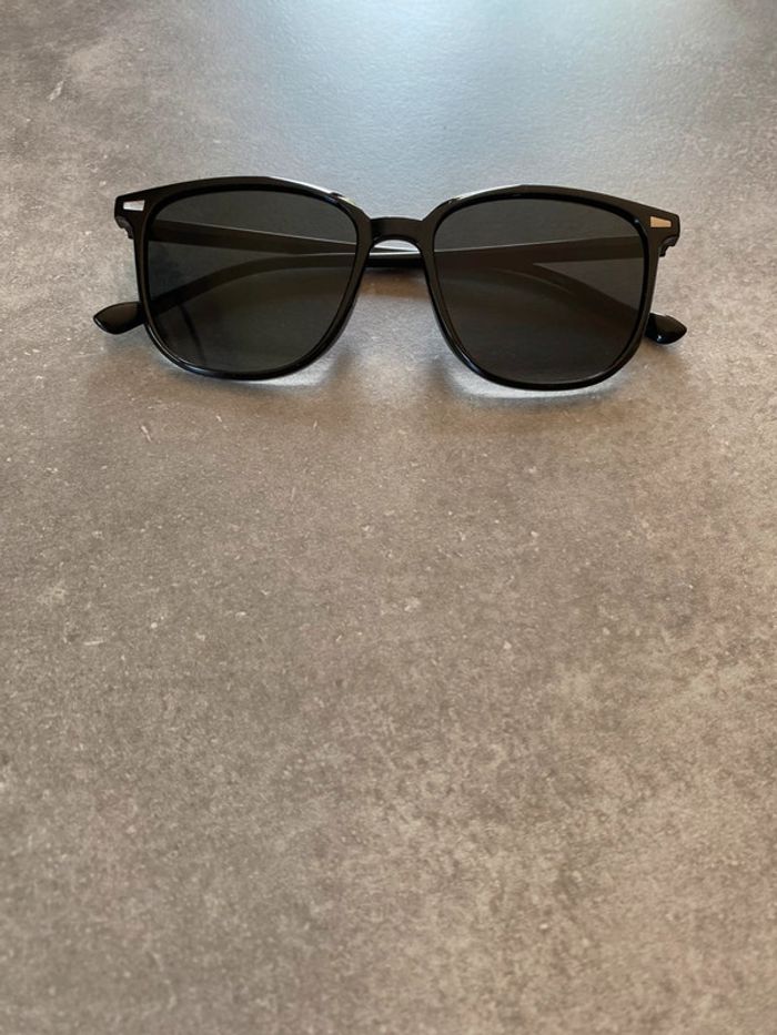 Lunettes de soleil - photo numéro 2