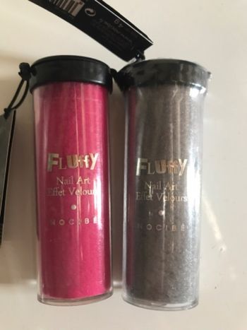 Effet velours pour manucure