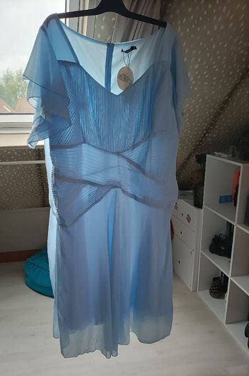 Robe bleu avec dentelle