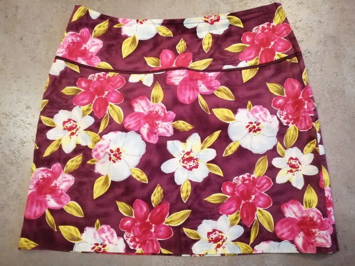 Jupe courte fleurie doublée Taille 38 H§M Neuve - photo numéro 2
