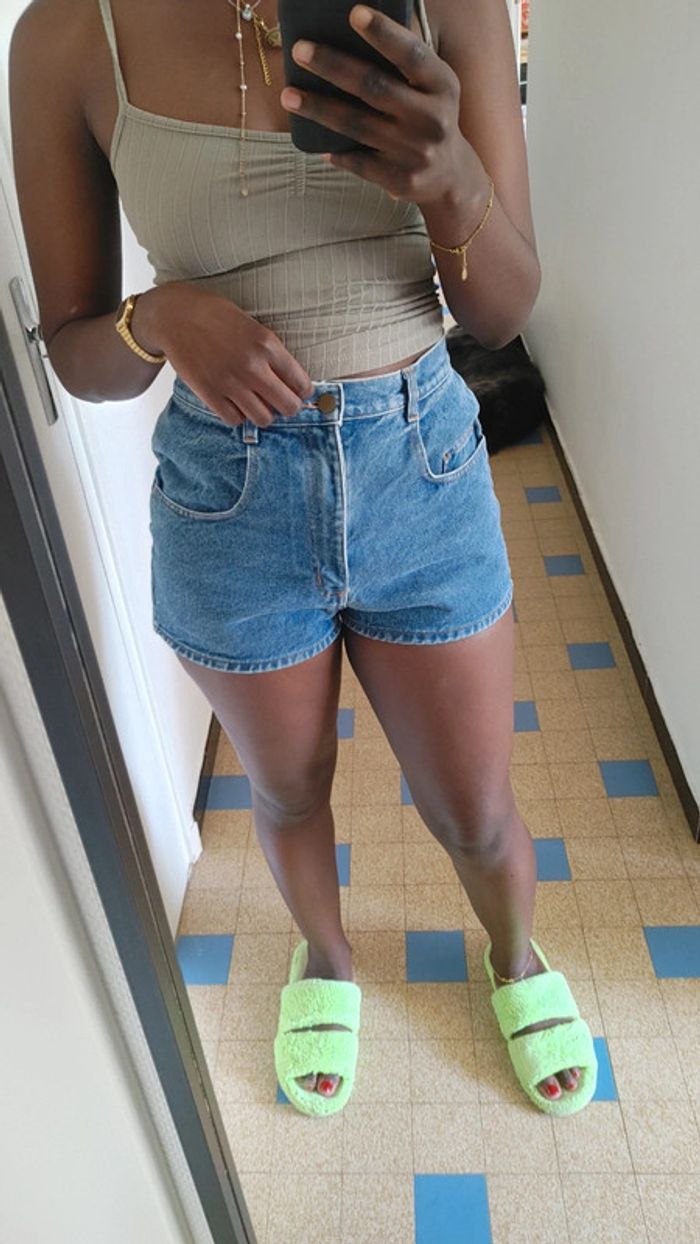 Mini short en jeans vintage brut taille haute