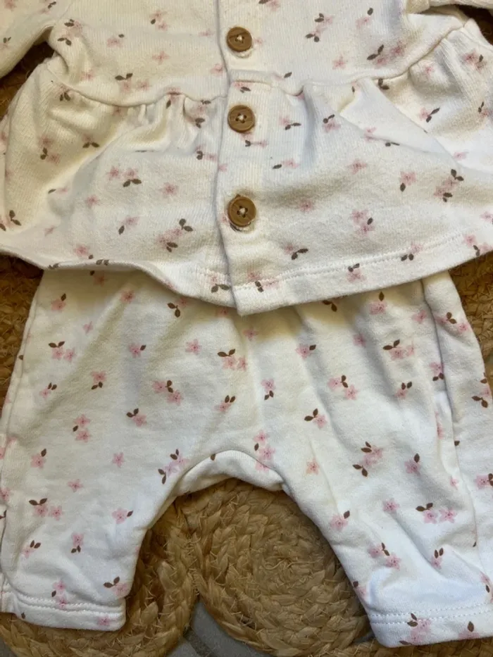 Ensemble bébé fille 1 mois - photo numéro 3