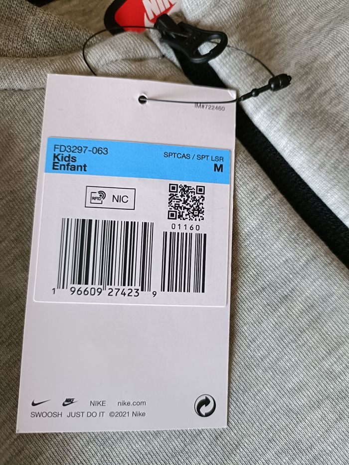 Gilet enfant Nike taille 10-12 ans - photo numéro 2