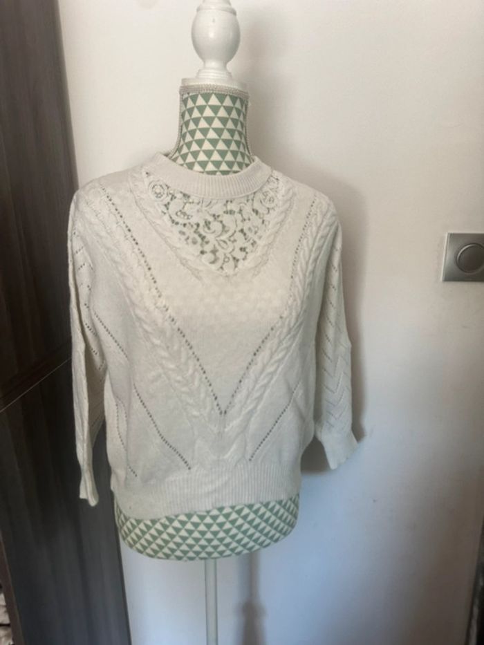 Pull blanc dentelle