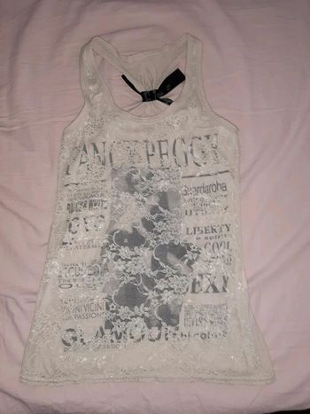 Top beige avec noeud noir