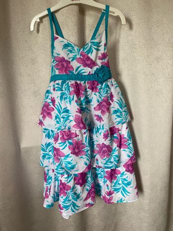 Très jolie robe d’été à volants en coton plumetis fleuri taille 6 ans